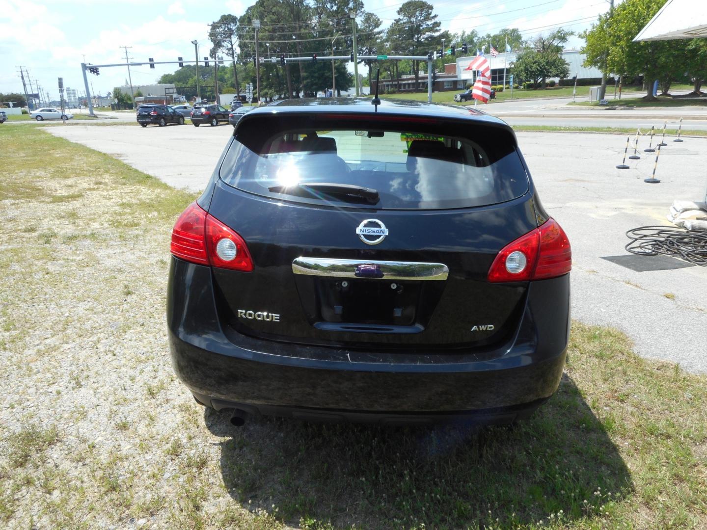 2012 Black Nissan Rogue S AWD (JN8AS5MV6CW) with an 2.5L L4 DOHC 16V engine, Continuously Variable Transmission transmission, located at 2553 Airline Blvd, Portsmouth, VA, 23701, (757) 488-8331, 36.813889, -76.357597 - ***VEHICLE TERMS*** Down Payment: $999 Weekly Payment: $90 APR: 23.9% Repayment Terms: 42 Months *** CALL ELIZABETH SMITH - DIRECTOR OF MARKETING @ 757-488-8331 TO SCHEDULE YOUR APPOINTMENT TODAY AND GET PRE-APPROVED RIGHT OVER THE PHONE*** - Photo#6